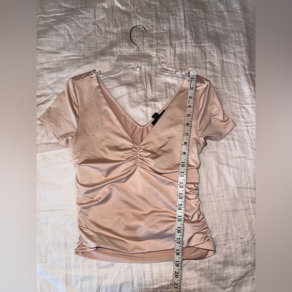 Forever 21 women's Pink ruched  v-neck top - Picture 4 of 6